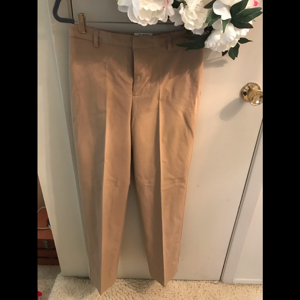 🌻🌻Gap Tan slacks size 6